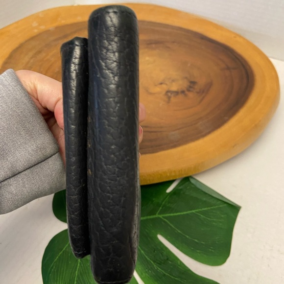 Dooney & Bourke Pebbles Leather Kiss Lock Billfold Wallet - Picture 5 of 11